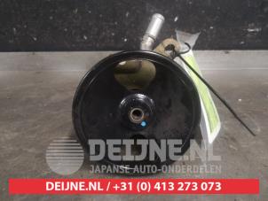 Used Power steering pump Nissan Almera Tino (V10M) 1.8 16V Price € 50,00 Margin scheme offered by V.Deijne Jap.Auto-onderdelen BV