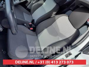 Gebrauchte Sitz rechts Toyota Yaris III (P13) 1.5 16V Hybrid Preis auf Anfrage angeboten von V.Deijne Jap.Auto-onderdelen BV