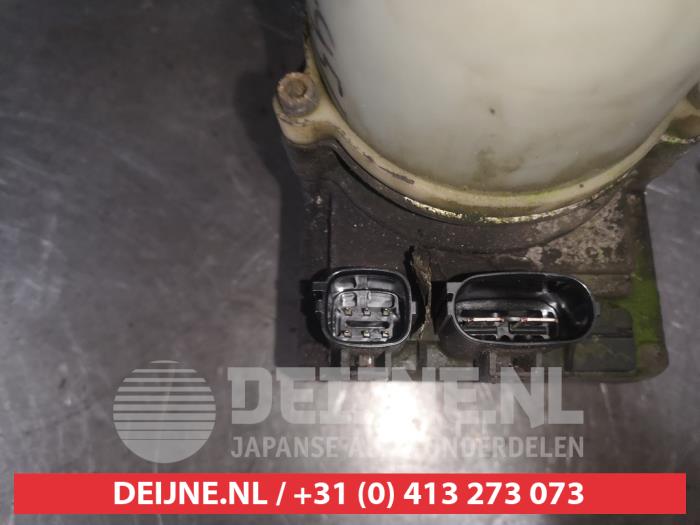 Pompe de direction d'un Mazda CX-7 2.2 MZR-CD 16V 2010