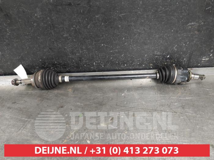 Front drive shaft, right from a Toyota Corolla Verso (R10/11) 1.8 16V VVT-i 2005