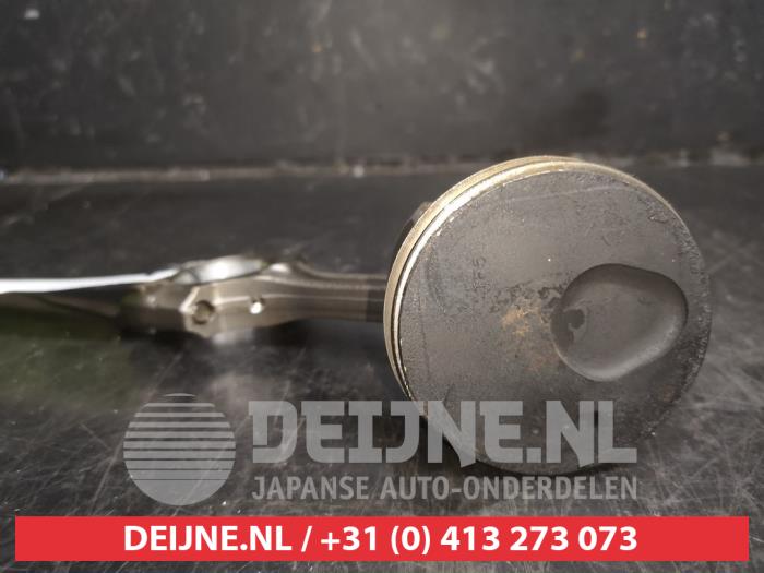 Usagé Piston Nissan Note (E12) 1.2 DIG-S 98 Prix € 50,00 Règlement à la marge proposé par V.Deijne Jap.Auto-onderdelen BV
