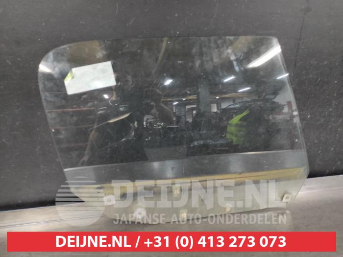 Usados Ventanilla de puerta de 2 puertas derecha Mazda MX-5 (NB18/35/8C) 1.6i 16V Precio € 35,00 Norma de margen ofrecido por V.Deijne Jap.Auto-onderdelen BV