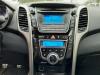 Radio de un Hyundai i30 (GDHB5), 2011 1.6 CRDi Blue Drive 16V VGT, Hatchback, Diesel, 1.582cc, 81kW (110pk), FWD, D4FB, 2011-12 / 2016-12, GDHB5D5; GDHB5D6; GDHB5DD; GDHB5DE 2013