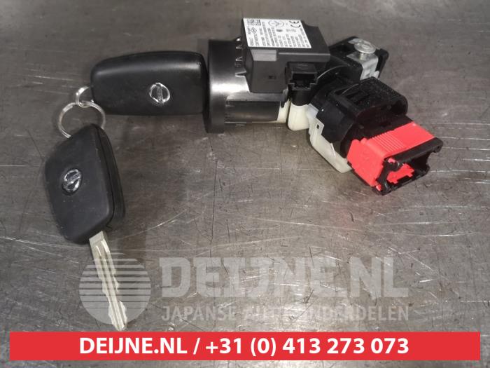 Ignition lock + key from a Nissan Micra (K14) 1.0 12V 2017