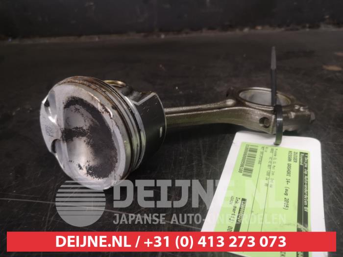 Usagé Piston Nissan Qashqai (J11) 1.2 DIG-T 16V Prix € 100,00 Règlement à la marge proposé par V.Deijne Jap.Auto-onderdelen BV