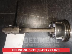 Piston d'un Nissan Qashqai (J11) 1.2 DIG-T 16V 2015