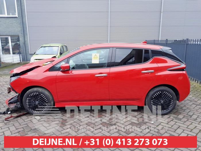 Usados Ventanilla triangular izquierda detrás Nissan Leaf (ZE1) 39/40kWh Precio € 50,00 Norma de margen ofrecido por V.Deijne Jap.Auto-onderdelen BV