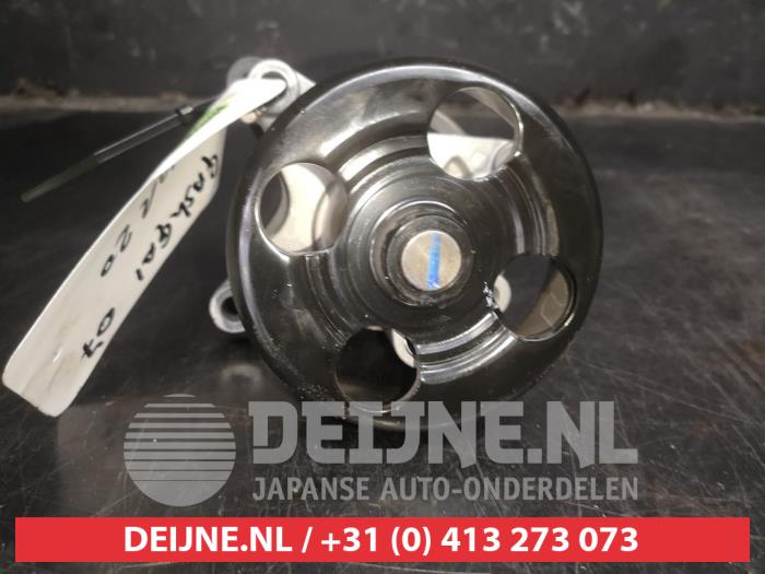 Używane Pompa wodna Nissan Qashqai (J10) 2.0 16V Cena € 25,00 Procedura marży oferowane przez V.Deijne Jap.Auto-onderdelen BV
