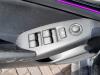 Commutateur combi vitres d'un Mazda 3 (BM/BN), 2013 / 2019 2.0 SkyActiv-G 120 16V, Berline avec hayon arrière, Essence, 1.997cc, 88kW (120pk), FWD, PEY7; PEY5; PEXL, 2013-09 / 2019-05 2015