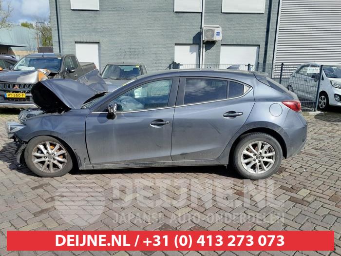 Usados Ventanilla triangular izquierda detrás Mazda 3 (BM/BN) 2.0 SkyActiv-G 120 16V Precio € 35,00 Norma de margen ofrecido por V.Deijne Jap.Auto-onderdelen BV