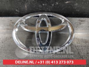 Gebrauchte Emblem Toyota Yaris IV (P21/PA1/PH1) 1.5 12V VVT-i Preis auf Anfrage angeboten von V.Deijne Jap.Auto-onderdelen BV