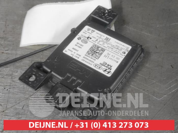 Begagnade Dödvinkelsensor Hyundai Kona (OS) 64 kWh Pris € 100,00 Marginaltabell erbjuds av V.Deijne Jap.Auto-onderdelen BV