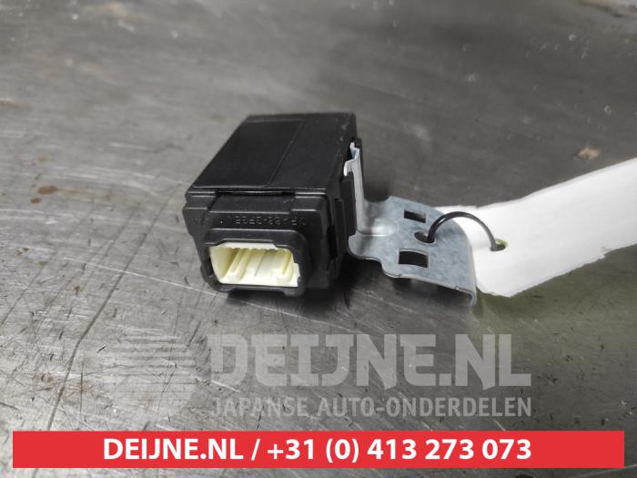 Używane Modul gateway Nissan X-Trail (T32) 1.6 DIG-T 16V Cena € 30,00 Procedura marży oferowane przez V.Deijne Jap.Auto-onderdelen BV