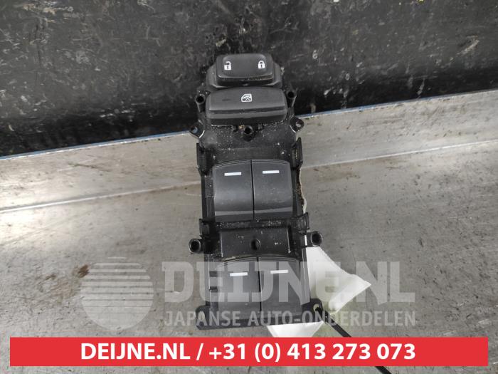 Usados Interruptor combinado de ventanillas Honda Civic (FK6/7/8/9) 1.0i VTEC Turbo 12V Precio € 50,00 Norma de margen ofrecido por V.Deijne Jap.Auto-onderdelen BV