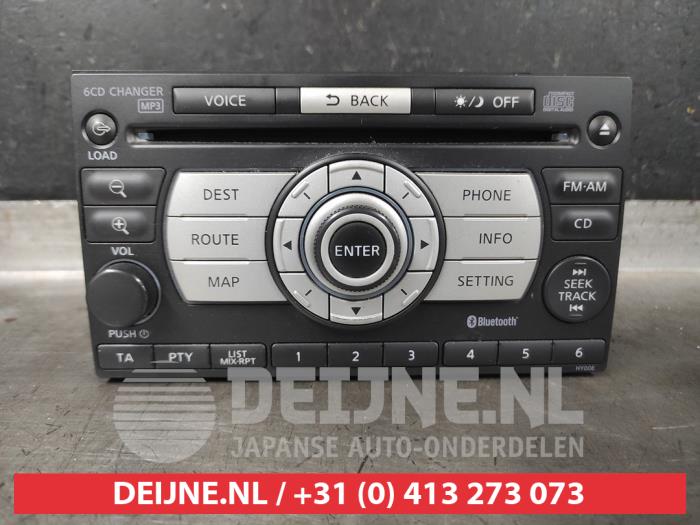 Radio z Nissan Qashqai (J10) 2.0 16V 2008