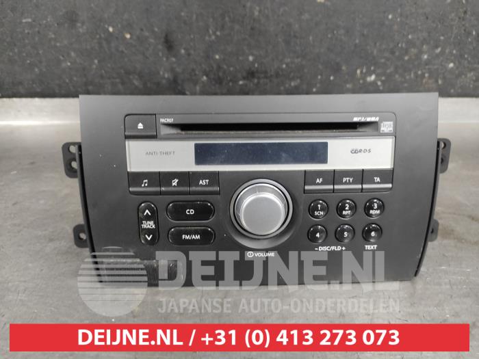 Używane Radio Suzuki SX4 (EY/GY) 1.6 16V 4x2 Cena € 50,00 Procedura marży oferowane przez V.Deijne Jap.Auto-onderdelen BV