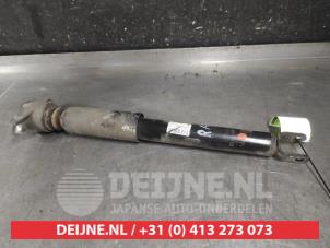 Used Rear shock absorber, right Hyundai i30 Wagon (GDHF5) 1.6 GDI Blue 16V Price on request offered by V.Deijne Jap.Auto-onderdelen BV