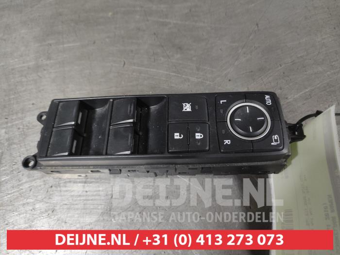 Używane Przelacznik combi okienny Lexus RX (L1) 450h V6 24V VVT-i 4x2 Cena € 35,00 Procedura marży oferowane przez V.Deijne Jap.Auto-onderdelen BV