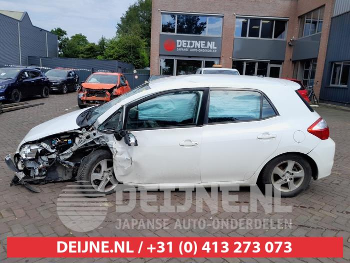 Usados Ventanilla triangular izquierda detrás Toyota Auris (E15) 1.8 16V HSD Full Hybrid Precio € 20,00 Norma de margen ofrecido por V.Deijne Jap.Auto-onderdelen BV