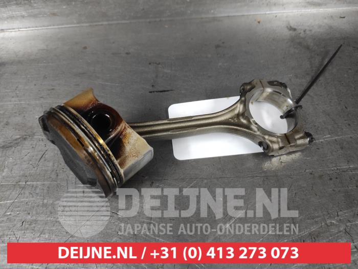 Usados Pistón Toyota Aygo (B40) 1.0 12V VVT-i Precio € 50,00 Norma de margen ofrecido por V.Deijne Jap.Auto-onderdelen BV