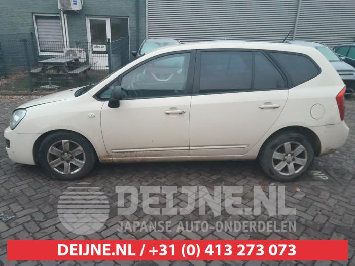 Usados Ventanilla triangular izquierda detrás Kia Carens III (FG) 2.0i CVVT 16V Precio € 35,00 Norma de margen ofrecido por V.Deijne Jap.Auto-onderdelen BV