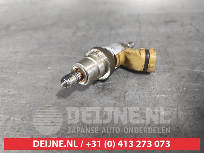 Usagé Injecteurs Toyota Corolla Verso (R10/11) 2.2 D-4D 16V Prix € 45,00 Règlement à la marge proposé par V.Deijne Jap.Auto-onderdelen BV