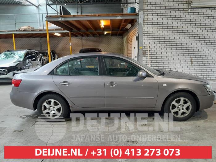 Usados Ventanilla triangular derecha detrás Hyundai Sonata 2.4 16V CVVT Precio € 35,00 Norma de margen ofrecido por V.Deijne Jap.Auto-onderdelen BV