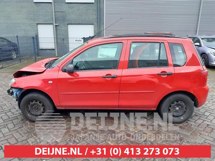 Usados Ventanilla triangular izquierda detrás Mazda 2 (NB/NC/ND/NE) 1.4 16V Precio € 30,00 Norma de margen ofrecido por V.Deijne Jap.Auto-onderdelen BV