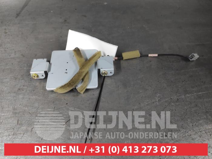 Używane Antena GPS Toyota Prius (NHW20) 1.5 16V Cena € 35,00 Procedura marży oferowane przez V.Deijne Jap.Auto-onderdelen BV