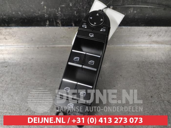 Używane Przelacznik combi okienny Mazda CX-30 (DM) 2.0 e-SkyActiv X 186 M Hybrid 16V Cena € 100,00 Procedura marży oferowane przez V.Deijne Jap.Auto-onderdelen BV