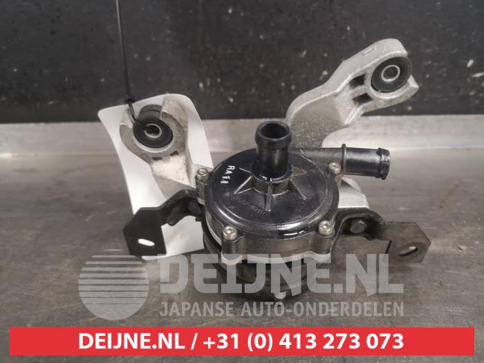 Begagnade Extra vattenpump Hyundai Ioniq EV 38 kWh Pris € 150,00 Marginaltabell erbjuds av V.Deijne Jap.Auto-onderdelen BV
