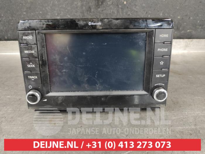 Używane Radio Kia Stonic (YB) 1.0i T-GDi 12V Cena € 250,00 Procedura marży oferowane przez V.Deijne Jap.Auto-onderdelen BV