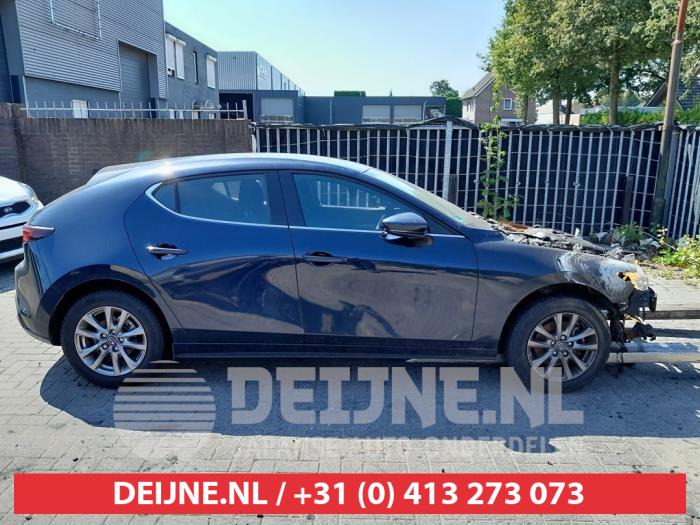 Usados Ventanilla triangular derecha detrás Mazda 3 Sport (BP) 2.0 SkyActiv-X M Hybrid 16V Precio € 50,00 Norma de margen ofrecido por V.Deijne Jap.Auto-onderdelen BV