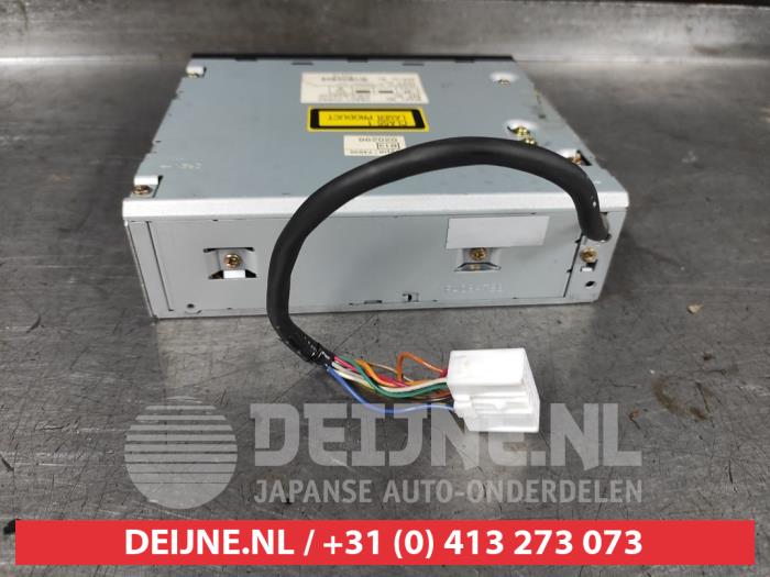 CD changer Toyota Yaris 1.3 16V VVT-i - 74835