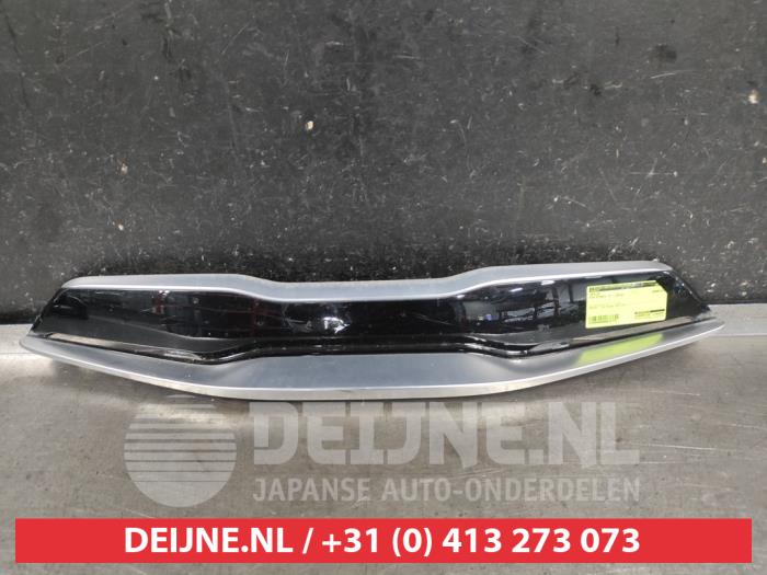Używane Grill Kia Stonic (YB) 1.0i T-GDi 12V Cena € 150,00 Procedura marży oferowane przez V.Deijne Jap.Auto-onderdelen BV