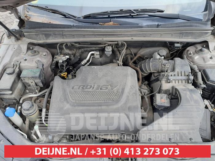 Motor van een Hyundai Santa Fe II (CM) 2.0 CRDi 16V 4x4 2010