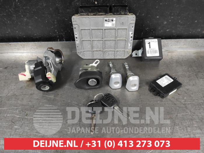 Used Engine management computer Toyota Yaris II (P9) 1.33 16V Dual VVT-I Price € 150,00 Margin scheme offered by V.Deijne Jap.Auto-onderdelen BV