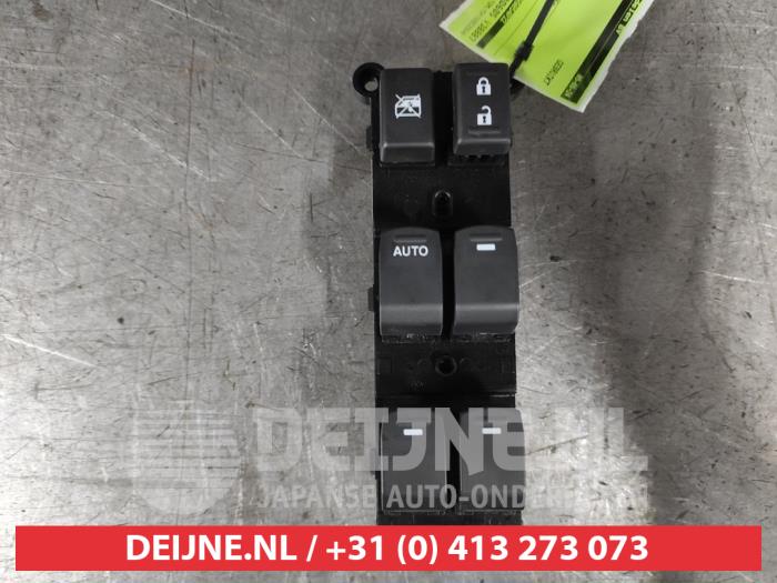 Usados Interruptor combinado de ventanillas Suzuki Vitara (LY/MY) 1.5 16V Dualjet Hybrid Precio € 75,00 Norma de margen ofrecido por V.Deijne Jap.Auto-onderdelen BV