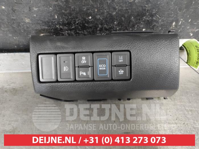 Używane Przelacznik Suzuki Vitara (LY/MY) 1.5 16V Dualjet Hybrid Cena na żądanie oferowane przez V.Deijne Jap.Auto-onderdelen BV