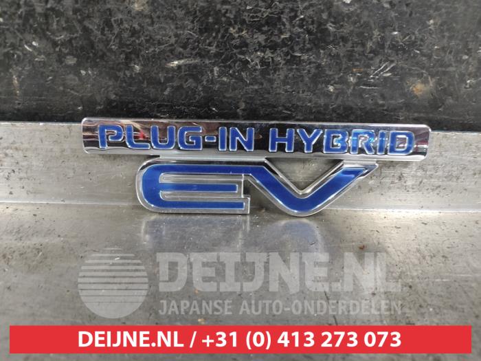 Używane Emblemat Mitsubishi Outlander (GF/GG) 2.0 16V PHEV 4x4 Cena € 35,00 Procedura marży oferowane przez V.Deijne Jap.Auto-onderdelen BV