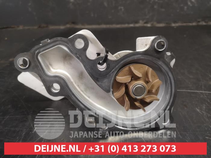 Begagnade Vattenpump Kia Stonic (YB) 1.0i T-GDi 12V Pris € 50,00 Marginaltabell erbjuds av V.Deijne Jap.Auto-onderdelen BV