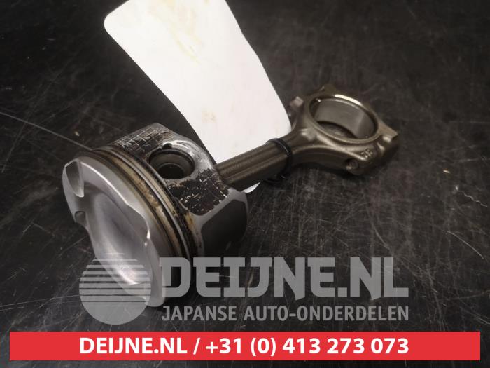 Usagé Piston Nissan Juke (F16) 1.0 DIG-T 117 12V Prix € 50,00 Règlement à la marge proposé par V.Deijne Jap.Auto-onderdelen BV