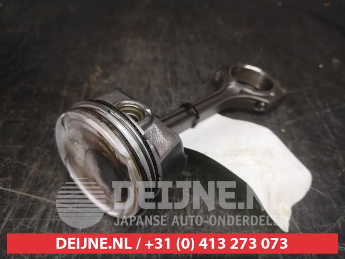 Usagé Piston Hyundai Ioniq 1.6 GDI 16V Hybrid Prix € 50,00 Règlement à la marge proposé par V.Deijne Jap.Auto-onderdelen BV