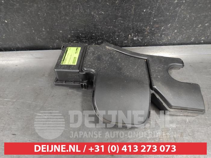 Begagnade Luftfilterhus Toyota Yaris III (P13) 1.0 12V VVT-i Pris € 50,00 Marginaltabell erbjuds av V.Deijne Jap.Auto-onderdelen BV