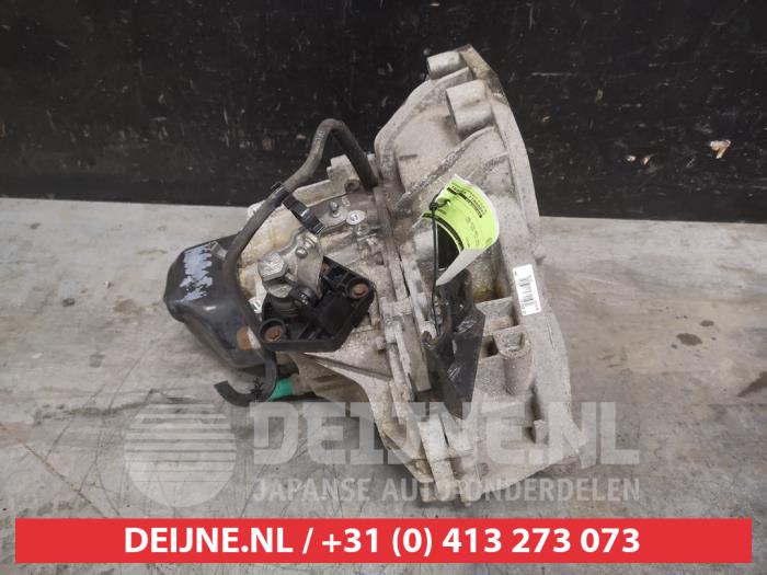Getriebe van een Nissan Note (E11) 1.4 16V 2011