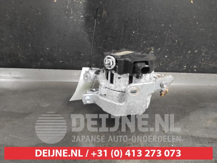 Begagnade Dynamo Toyota Yaris III (P13) 1.5 16V Dual VVT-iE Pris € 45,00 Marginaltabell erbjuds av V.Deijne Jap.Auto-onderdelen BV