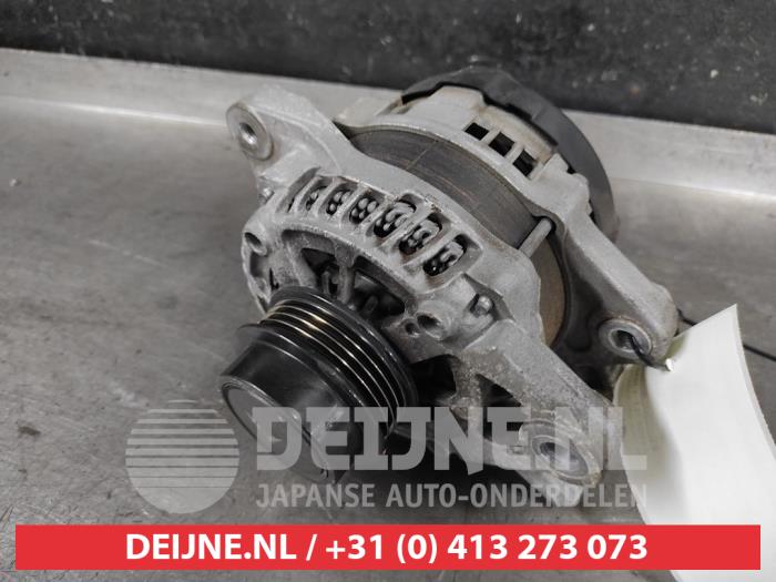 Begagnade Dynamo Toyota Yaris III (P13) 1.33 16V Dual VVT-I Pris € 45,00 Marginaltabell erbjuds av V.Deijne Jap.Auto-onderdelen BV
