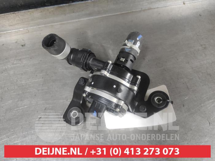 Begagnade Extra vattenpump Hyundai Tucson (NX) 1.6 T-GDI PHEV HTRAC Pris på förfrågan erbjuds av V.Deijne Jap.Auto-onderdelen BV