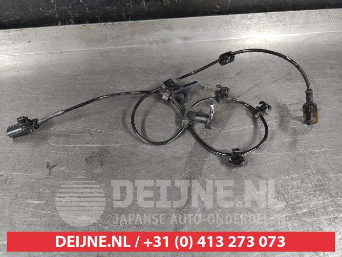 Begagnade ABS-sensor Toyota Yaris Cross (PB1/PJ1) 1.5 12V Hybrid 115 Pris € 75,00 Marginaltabell erbjuds av V.Deijne Jap.Auto-onderdelen BV