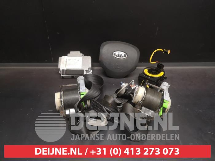 Begagnade Airbagset Kia Optima 1.7 CRDi 16V Pris € 350,00 Marginaltabell erbjuds av V.Deijne Jap.Auto-onderdelen BV